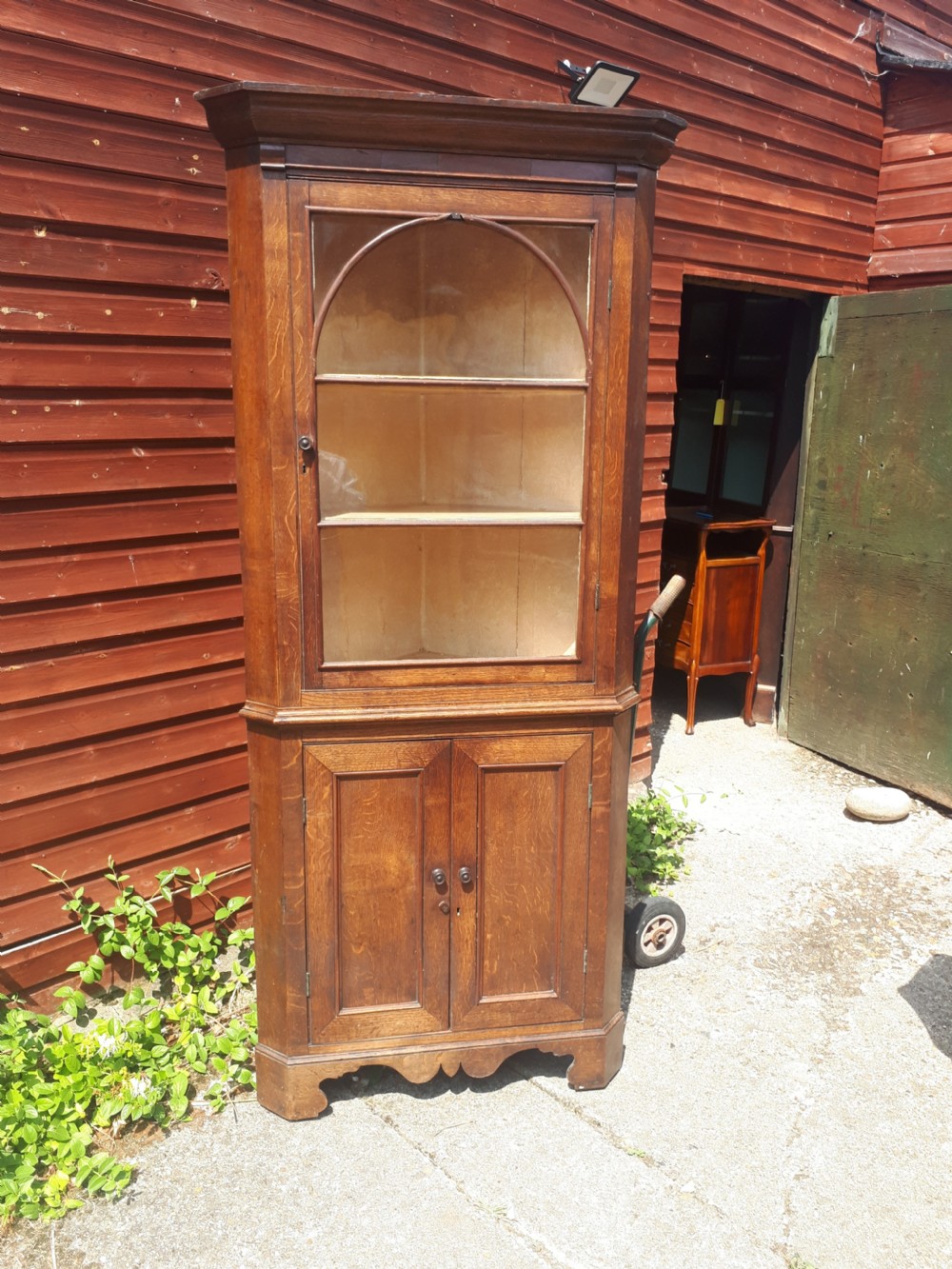 Welsh oak corner cabinet View II