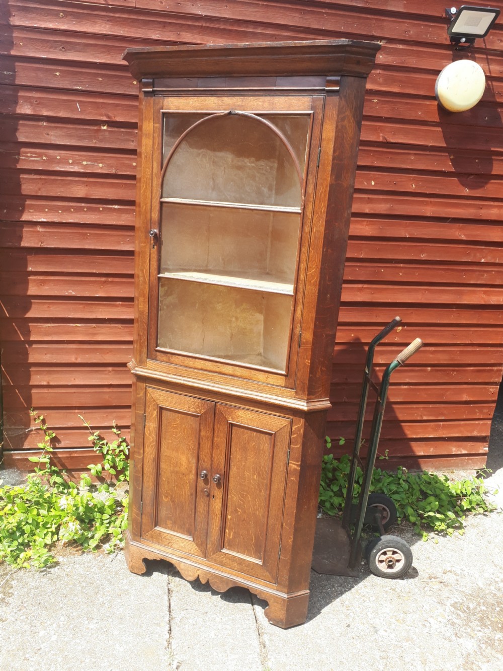 Welsh oak corner cabinet View VI