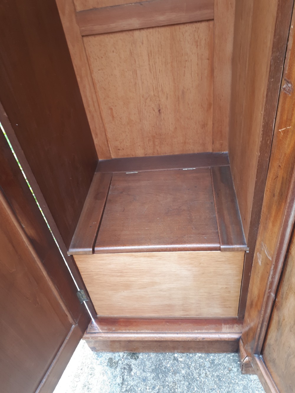 Mid 19th century  mahogany 4 door wardrobe View VII