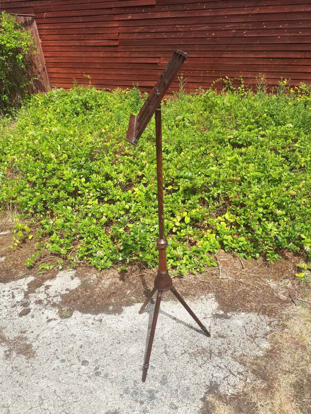 Wheeldons music stand View II