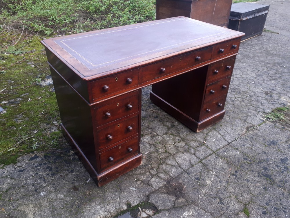 Mid 19th century mahogany kneehole pedestal desk 