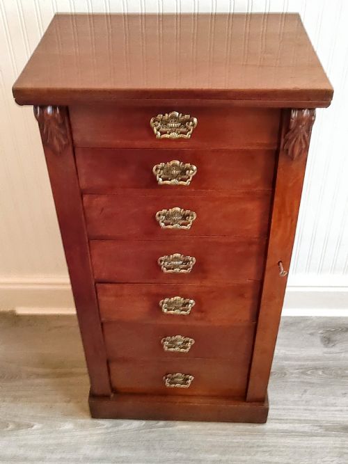 Early 20th Century Walnut Veneer Wellington Chest of Drawers 