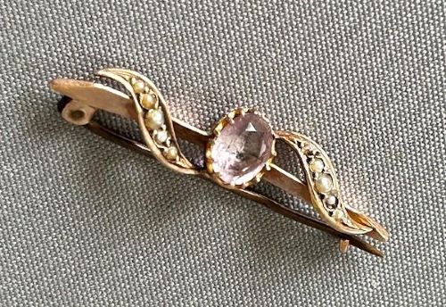 A Chester Hallmarked 9ct Gold Edwardian Amethyst & Seed Pearl Brooch