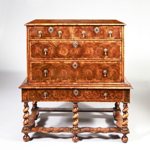 17THCENTURY WILLIAM AND MARY OLIVE OYSTER CHEST OF DRAWERS ON STAND - ADDITIONAL PHOTO 1