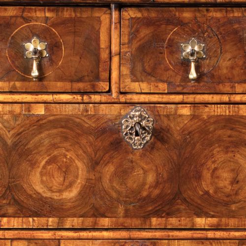 17THCENTURY WILLIAM AND MARY OLIVE OYSTER CHEST OF DRAWERS ON STAND - ADDITIONAL PHOTO 4