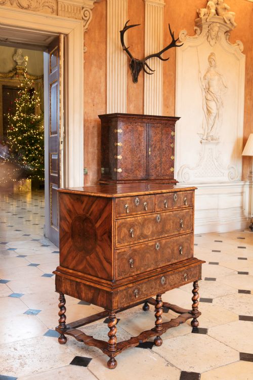 17THCENTURY WILLIAM AND MARY OLIVE OYSTER CHEST OF DRAWERS ON STAND - ADDITIONAL PHOTO 5