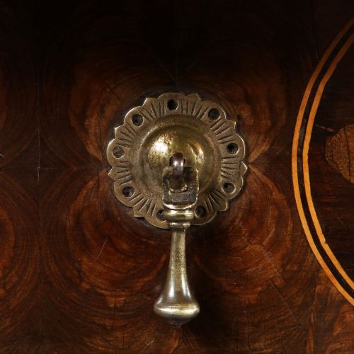 CHARLES II OLIVE OYSTER FLORAL MARQUETRY TABLE - ADDITIONAL PHOTO 9