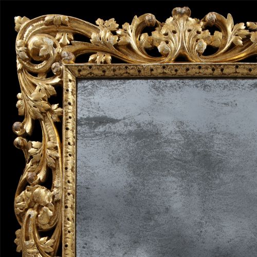 CHARLES II GILTWOOD MIRROR WITH ASYMMETRICAL FOLIATE SCROLLS AND LEAF BOARDER - ADDITIONAL PHOTO 2