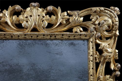CHARLES II GILTWOOD MIRROR WITH ASYMMETRICAL FOLIATE SCROLLS AND LEAF BOARDER - ADDITIONAL PHOTO 1