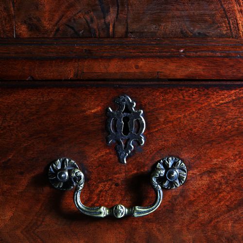 GEORGE III MAHOGANY LINEN PRESS WARDROBE - ADDITIONAL PHOTO 3