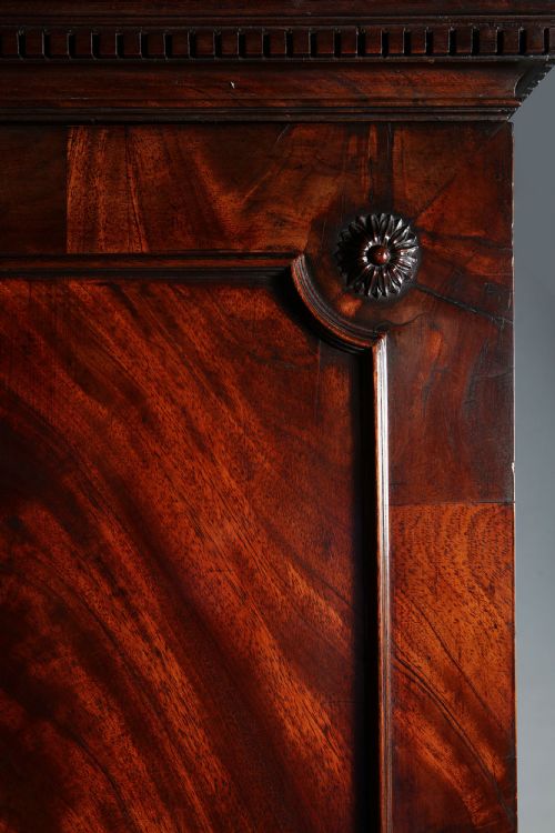 GEORGE III MAHOGANY LINEN PRESS WARDROBE - ADDITIONAL PHOTO 4