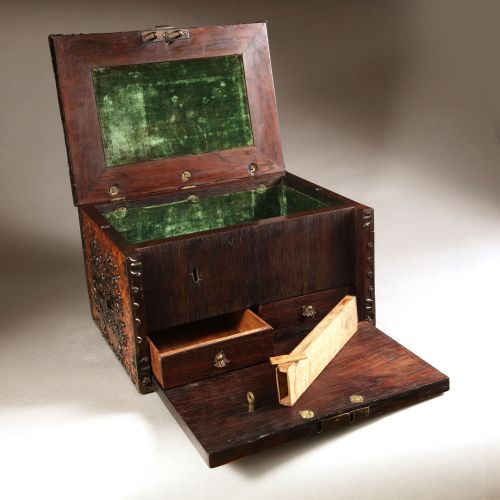 17TH CENTURY WILLIAM AND MARY SEAWEED MARQUETRY STRONG BOX FIRMLY ATTRIBUTED TO GERRIT JENSEN - ADDITIONAL PHOTO 1