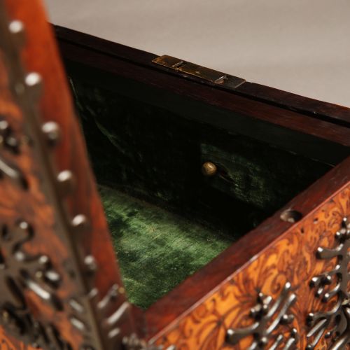 17TH CENTURY WILLIAM AND MARY SEAWEED MARQUETRY STRONG BOX FIRMLY ATTRIBUTED TO GERRIT JENSEN - ADDITIONAL PHOTO 3