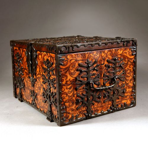 17TH CENTURY WILLIAM AND MARY SEAWEED MARQUETRY STRONG BOX FIRMLY ATTRIBUTED TO GERRIT JENSEN - ADDITIONAL PHOTO 7