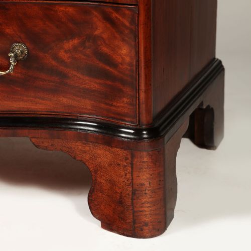 GEORGE III CHIPPENDALE PERIOD MAHOGANY SERPENTINE CHEST CIRCA 1770 ENGLAND - ADDITIONAL PHOTO 1