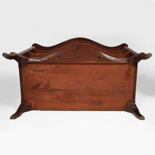 18TH CENTURY GEORGE III MAHOGANY SERPENTINE CHEST OR COMMODE IN THE MANNER OF HENRY HILL - ADDITIONAL PHOTO 1