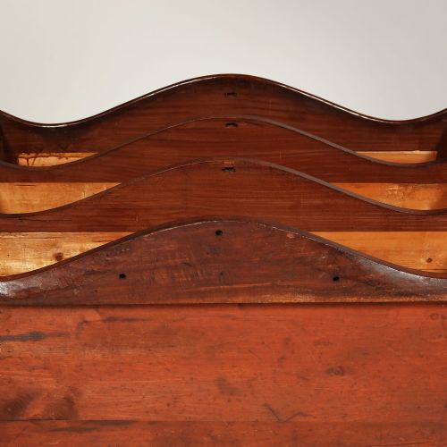 18TH CENTURY GEORGE III MAHOGANY SERPENTINE CHEST OR COMMODE IN THE MANNER OF HENRY HILL - ADDITIONAL PHOTO 2