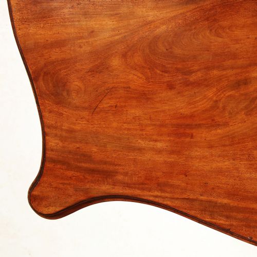 18TH CENTURY GEORGE III MAHOGANY SERPENTINE CHEST OR COMMODE IN THE MANNER OF HENRY HILL - ADDITIONAL PHOTO 3