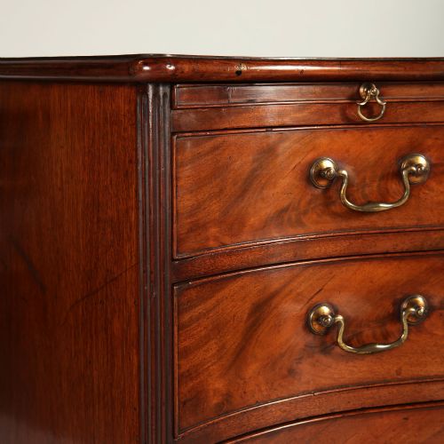 GEORGE III MAHOGANY SERPENTINE CHEST OF DRAWERS - ADDITIONAL PHOTO 3