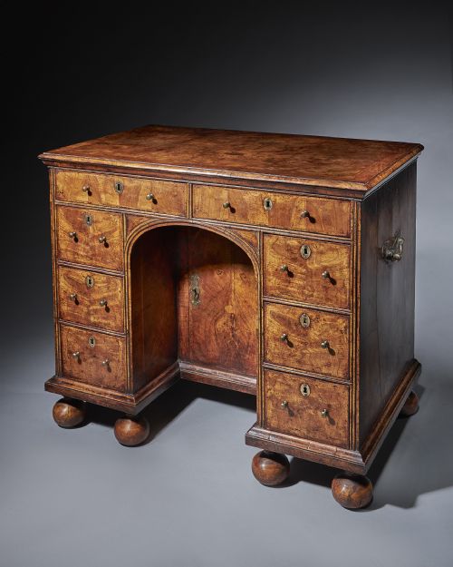 QUEEN ANNE 17021714 BURR AND HIGHLY FIGURED WALNUT KNEEHOLE DESK - ADDITIONAL PHOTO 1