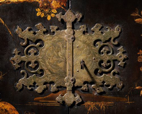 CHARLES II JAPANNED CABINET RAISED ON A CONTEMPORARY STAND - ADDITIONAL PHOTO 12