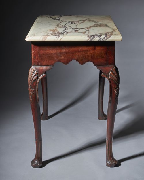 A DELIGHTFUL MID 18TH CENTURY IRISH MAHOGANY CONSOLE TABLE OF SMALL PROPORTIONS 29 CIRCA 17501760 - ADDITIONAL PHOTO 3