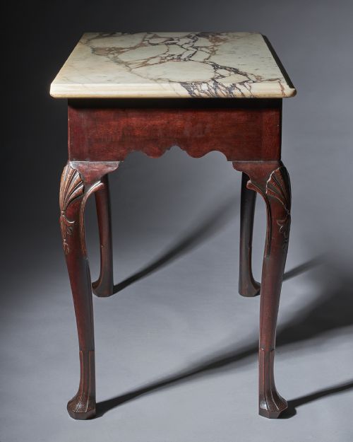 A DELIGHTFUL MID 18TH CENTURY IRISH MAHOGANY CONSOLE TABLE OF SMALL PROPORTIONS 29 CIRCA 17501760 - ADDITIONAL PHOTO 4