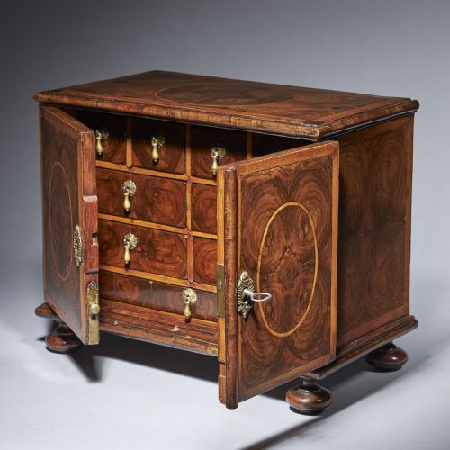 A RARE AND IMPORTANT LATE 17TH CENTURY MINIATURE TABLE CABINET BEAUTIFULLY VENEERED IN OYSTERS OF OLIVE AND BANDED IN HOLLY - ADDITIONAL PHOTO 1