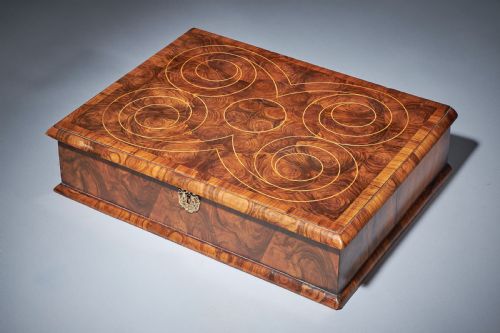 a superb 17th century olive oyster lace box from the reign of king charles ii circa 167585 - CATEGORY: ANTIQUE BOXES - DATED 17TH CENTURY