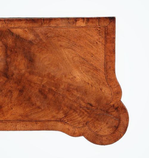 A FINE AND RARE QUEEN ANNE BURR AND HIGHLY FIGURED WALNUT CARD TABLE CIRCA 1710 ENGLAND - ADDITIONAL PHOTO 3
