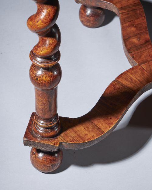 17TH CENTURY OLIVE OYSTER TABLE - ADDITIONAL PHOTO 4