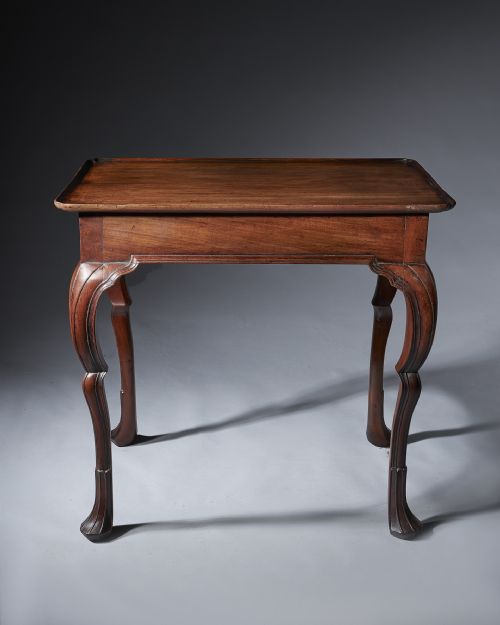 AN IMPORTANT EARLY 18TH CENTURY IRISH SILVER TABLE CIRCA 1730 - ADDITIONAL PHOTO 1