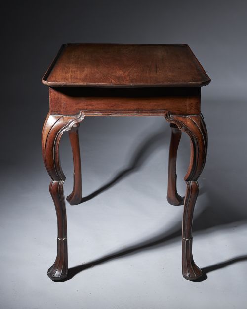 AN IMPORTANT EARLY 18TH CENTURY IRISH SILVER TABLE CIRCA 1730 - ADDITIONAL PHOTO 2