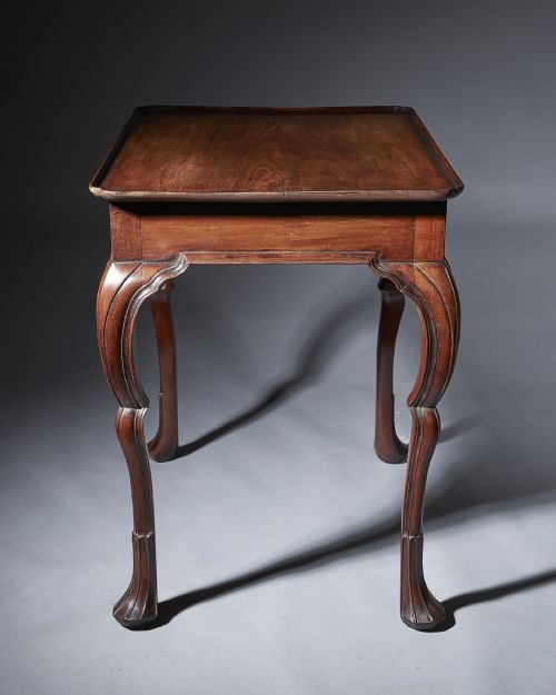 AN IMPORTANT EARLY 18TH CENTURY IRISH SILVER TABLE CIRCA 1730 - ADDITIONAL PHOTO 3