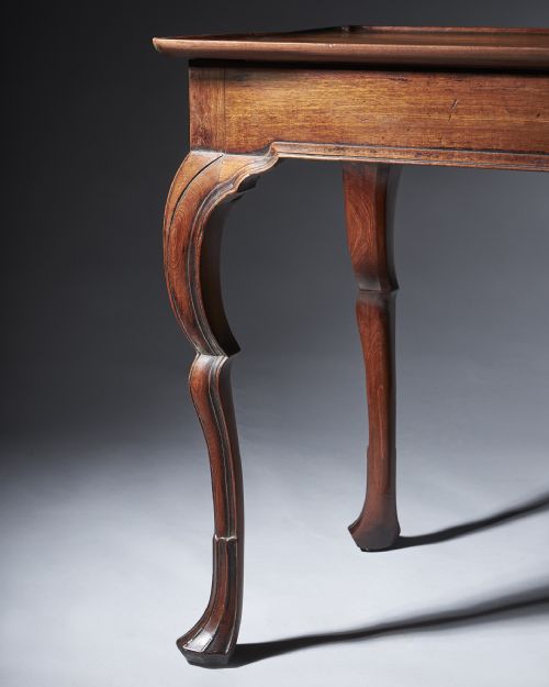 AN IMPORTANT EARLY 18TH CENTURY IRISH SILVER TABLE CIRCA 1730 - ADDITIONAL PHOTO 4