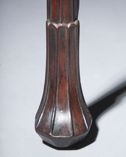 AN IMPORTANT EARLY 18TH CENTURY IRISH SILVER TABLE CIRCA 1730 - ADDITIONAL PHOTO 7