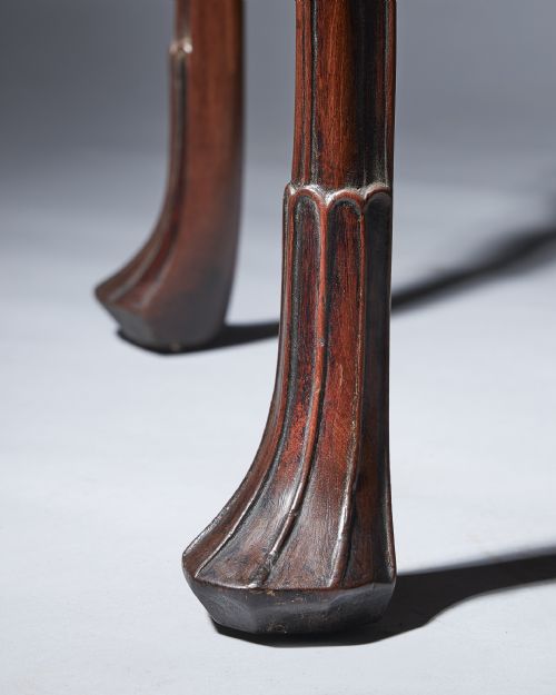 AN IMPORTANT EARLY 18TH CENTURY IRISH SILVER TABLE CIRCA 1730 - ADDITIONAL PHOTO 8