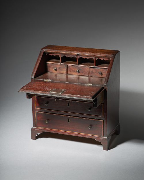 18TH CENTURY GEORGE II MAHOGANY MINIATURE BUREAU - ADDITIONAL PHOTO 2
