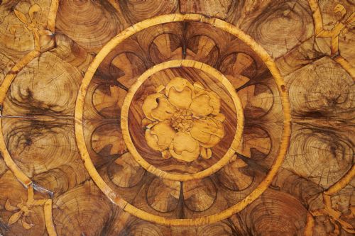 AN EXCEPTIONAL BLOND OLIVE OYSTER LACEBOX OF LARGE SCALE FROM THE REIGN OF CHARLES II CIRCA 16751685 - ADDITIONAL PHOTO 7