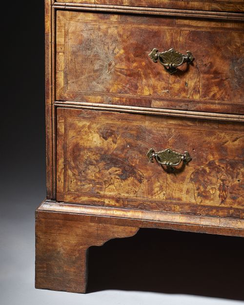 AN ORIGINAL HIGHLY FIGURED GEORGE I WALNUT DOUBLE DOME BOOKCASE ON CHEST CIRCA 17201730 - ADDITIONAL PHOTO 5