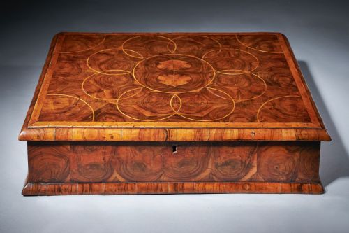 a fine and rare late 17th century olive oyster 'lace box' from the reign of king william and queen mary 16881707 - CATEGORY: ANTIQUE BOXES - DATED 17TH CENTURY