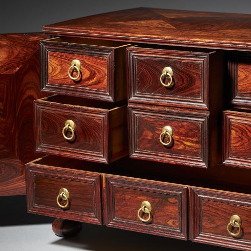 EXTREMELY RARE AND FINE MINIATURE KINGWOOD TABLE CABINET FROM THE REIGN OF CHARLES - ADDITIONAL PHOTO 17