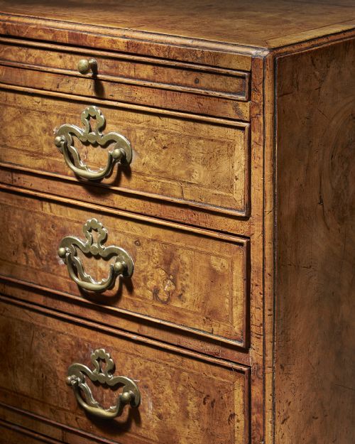 GEORGE II BURRBURL WALNUT CADDY TOPPED CHEST WITH FIRM ATTRIBUTION TO GILES GRENDEY CIRCA 17301740 - ADDITIONAL PHOTO 4