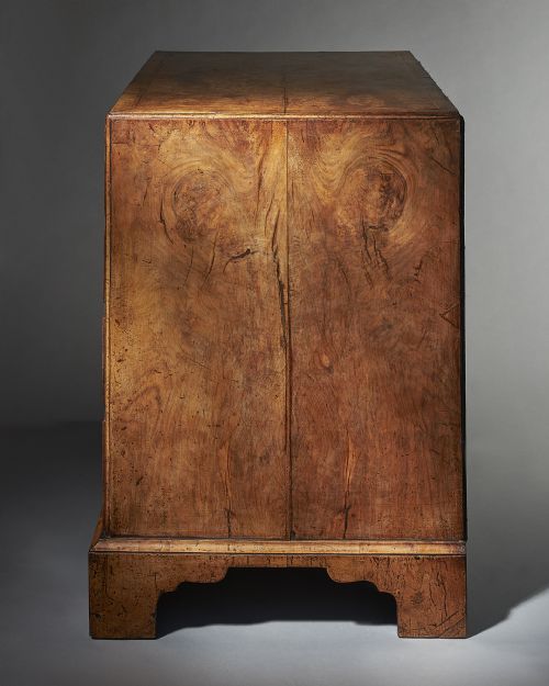 GEORGE II BURRBURL WALNUT CADDY TOPPED CHEST WITH FIRM ATTRIBUTION TO GILES GRENDEY CIRCA 17301740 - ADDITIONAL PHOTO 5