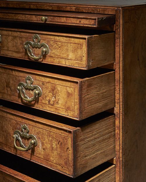 GEORGE II BURRBURL WALNUT CADDY TOPPED CHEST WITH FIRM ATTRIBUTION TO GILES GRENDEY CIRCA 17301740 - ADDITIONAL PHOTO 6