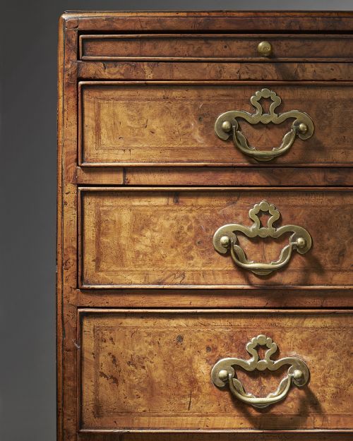 GEORGE II BURRBURL WALNUT CADDY TOPPED CHEST WITH FIRM ATTRIBUTION TO GILES GRENDEY CIRCA 17301740 - ADDITIONAL PHOTO 9