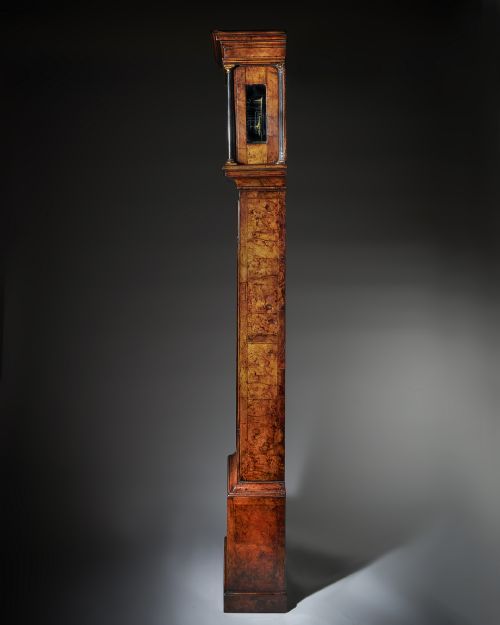 A FINE 18THCENTURY QUEEN ANNE BURR WALNUT EIGHTDAY LONGCASE CLOCK BY CHRISTOPHER GOULD - ADDITIONAL PHOTO 2
