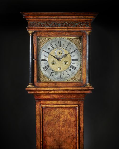 A FINE 18THCENTURY QUEEN ANNE BURR WALNUT EIGHTDAY LONGCASE CLOCK BY CHRISTOPHER GOULD - ADDITIONAL PHOTO 4