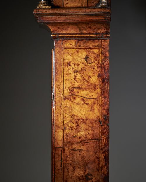 A FINE 18THCENTURY QUEEN ANNE BURR WALNUT EIGHTDAY LONGCASE CLOCK BY CHRISTOPHER GOULD - ADDITIONAL PHOTO 6