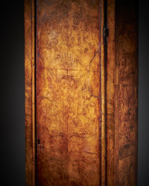 A FINE 18THCENTURY QUEEN ANNE BURR WALNUT EIGHTDAY LONGCASE CLOCK BY CHRISTOPHER GOULD - ADDITIONAL PHOTO 7